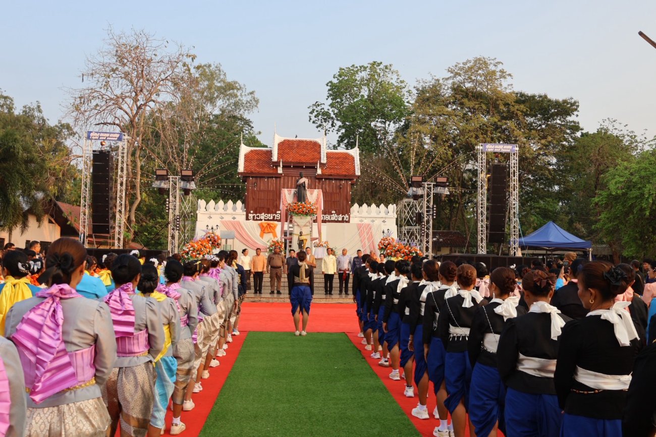 จุดคบไฟหน้าอนุสาวรีย์ท้าวสุรนารี
