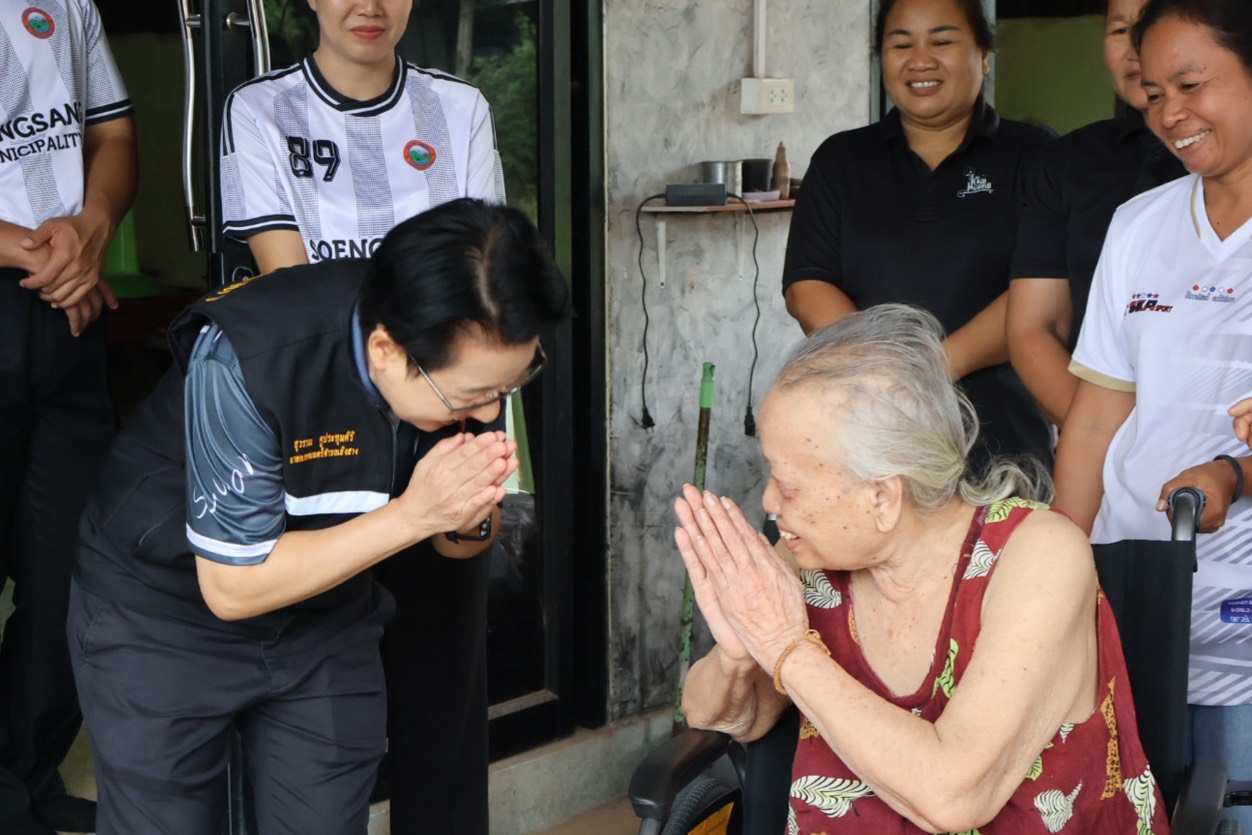 มอบรถวีลแชร์ จำนวน 4 คัน