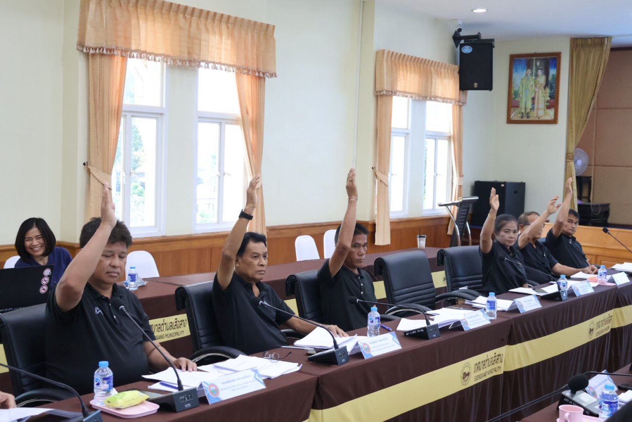 นางสาวสุวรรณ คูประทุมศิริ นายกเทศมนตรีตำบลเสิงสาง เป็นประธานการประชุมคณะกรรมการพัฒนาท้องถิ่น เทศบาลตำบลเสิงสาง  เพื่อพิจารณาจัดทำแผน พัฒนาท้องถิ่น (พ.ศ. 2566-2570) เพิ่มเติม  ครั้งที่ 2/2569 ประจำปีงบประมาณ  พ.ศ.2570 , จัดทำแผนพัฒนาท้องถิ่น  (พ.ศ.2571-2575) และจัดทำร่างแผนดำเนินงาน ประจำปีงบประมาณ  พ.ศ. 2570 ณ ห้องประชุมทานตะวัน  สำนักงานเทศบาลตำบลเสิงสาง 9 ตุลาคม 2569